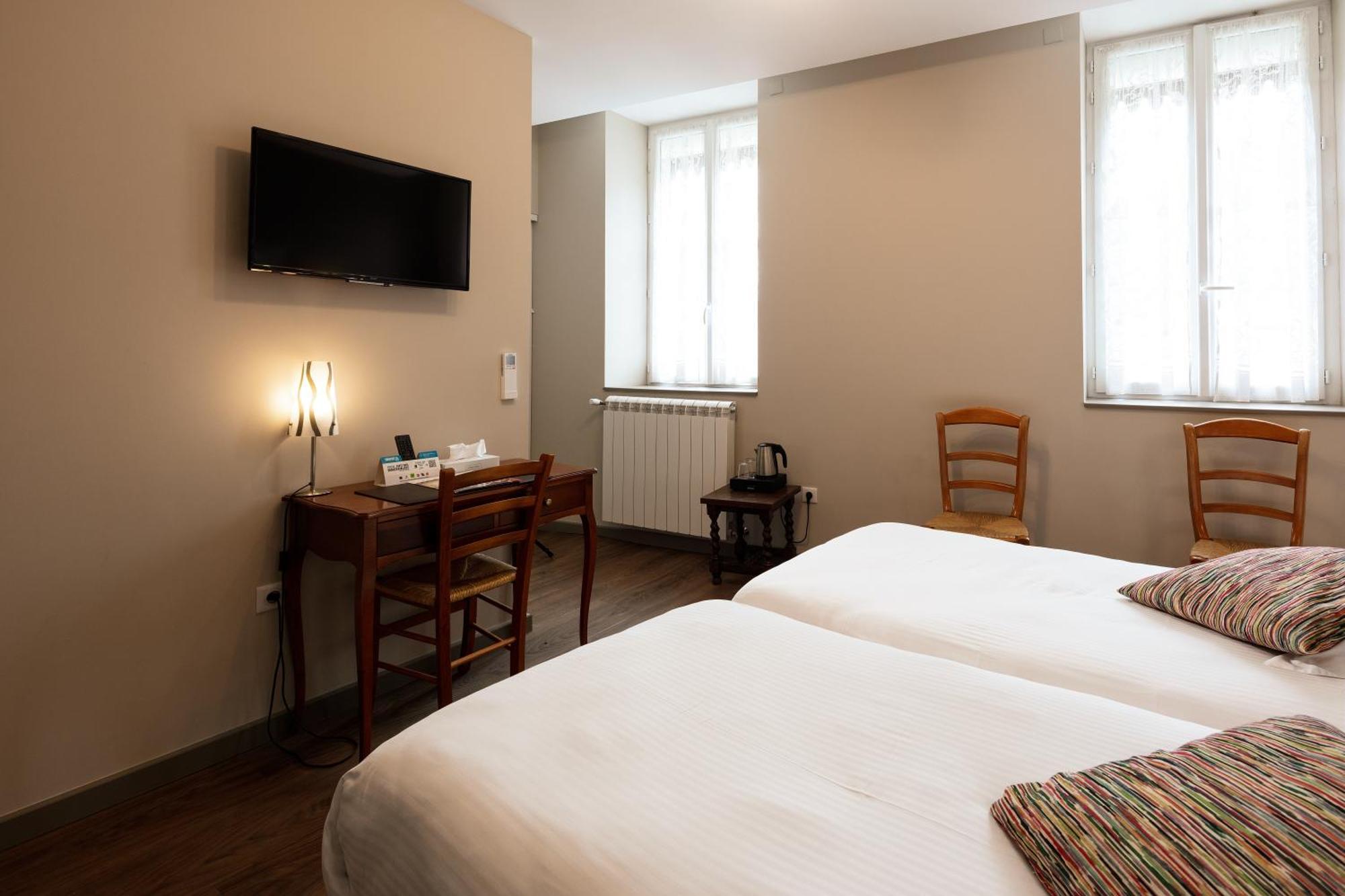 Logis Hotel Restaurant De La Paix Lodève Dış mekan fotoğraf