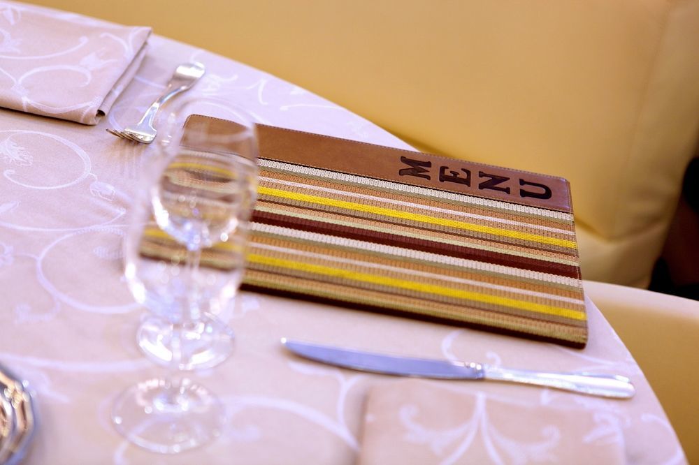 Logis Hotel Restaurant De La Paix Lodève Dış mekan fotoğraf